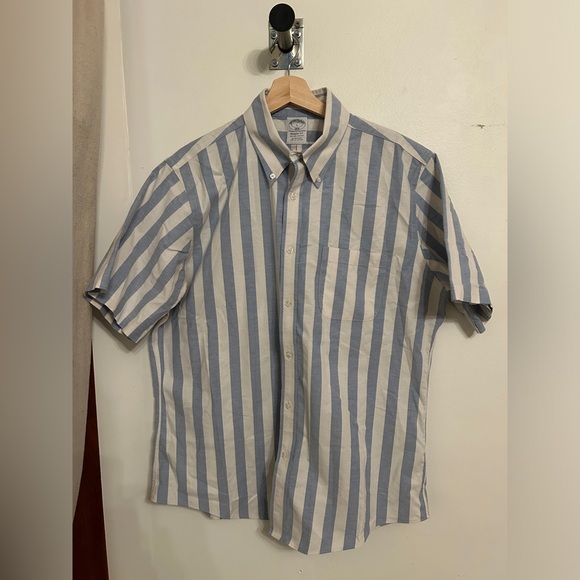 Brooks Brothers short-sleeve button-down oxford, blue-white stripe, regency/slim - Picture 1 of 3